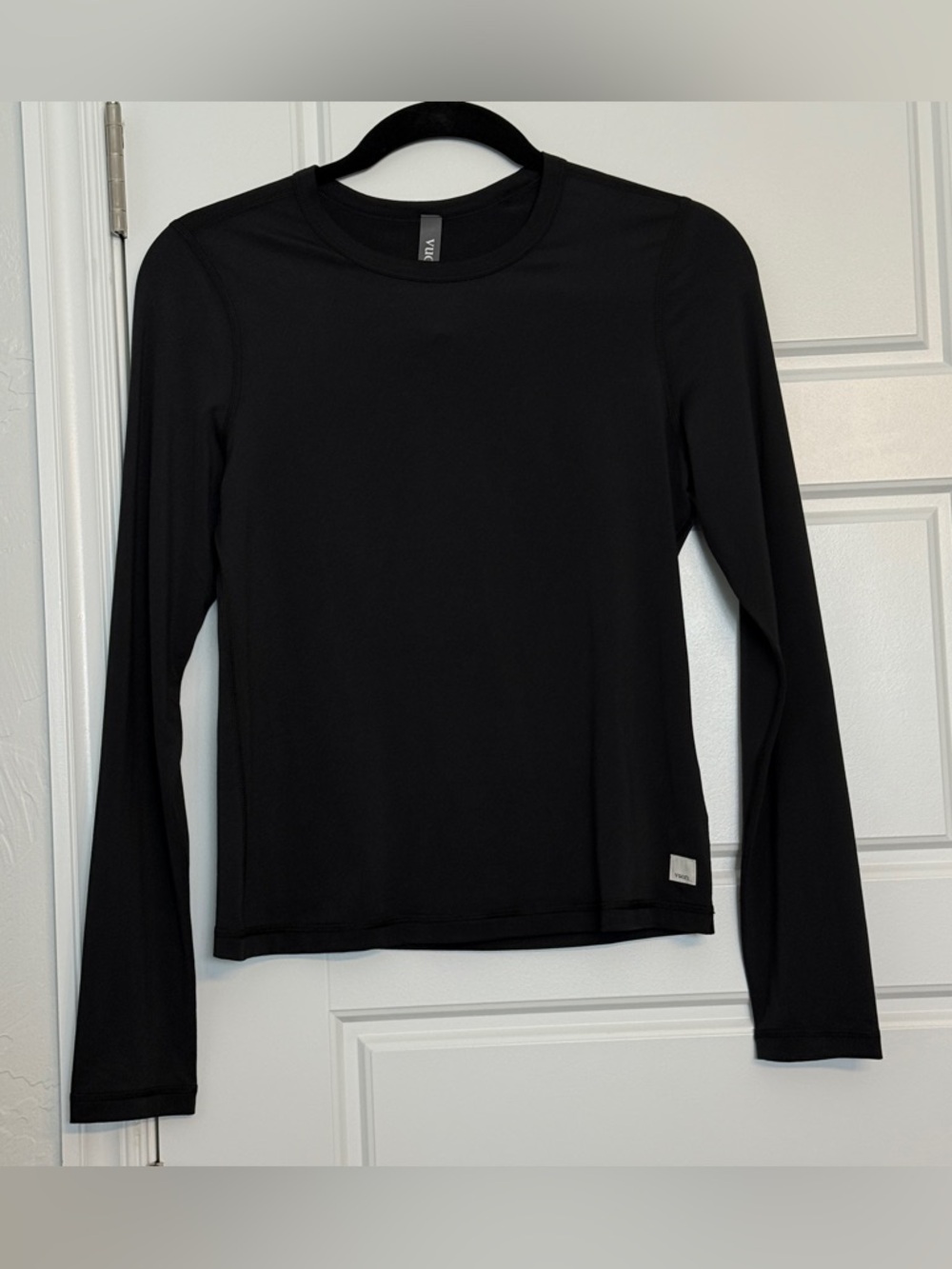 vuori long sleeve lux crew neck tee in black - Picture 3 of 5
